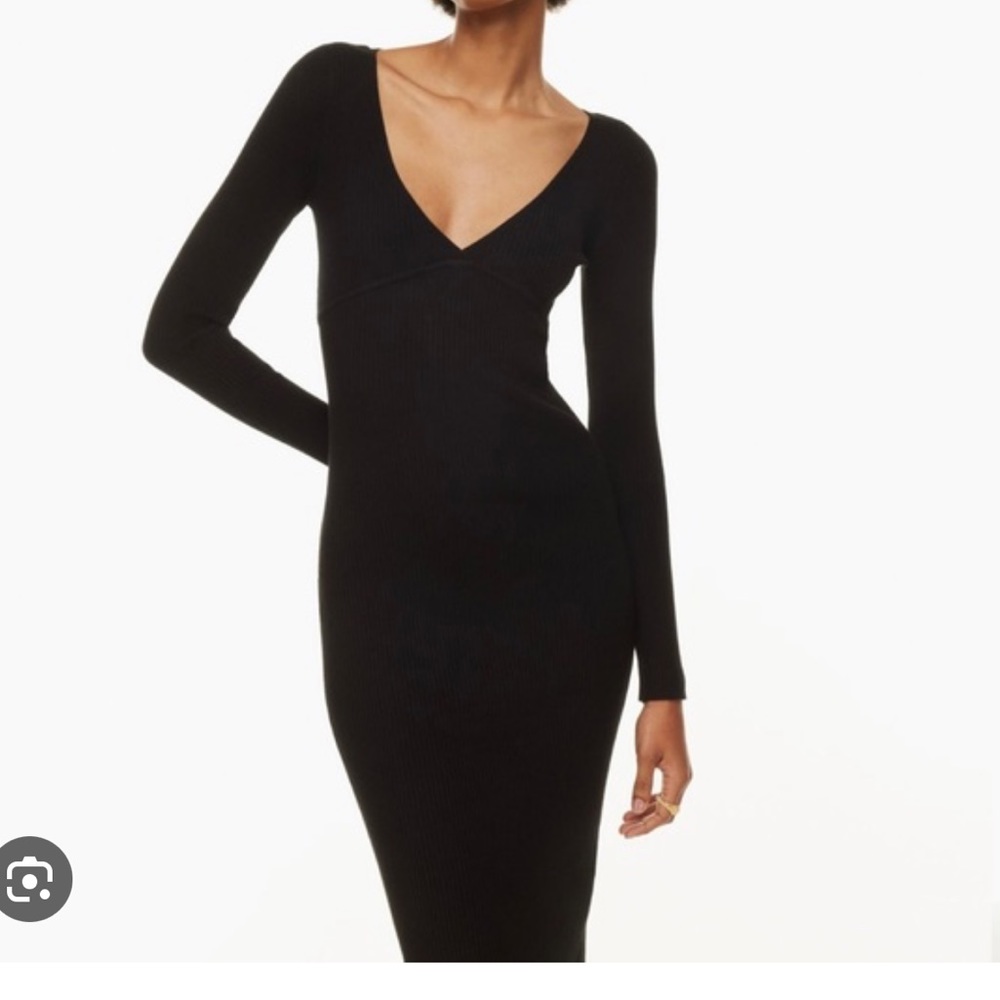 Wilfred Gabrielle rib knit Dress size small. Like New condition with no flaws.